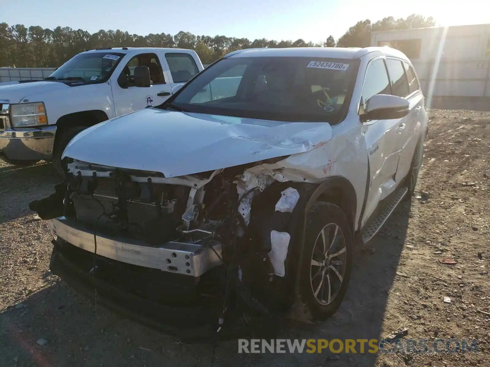 2 Photograph of a damaged car 5TDJGRFH1KS057213 TOYOTA HIGHLANDER 2019