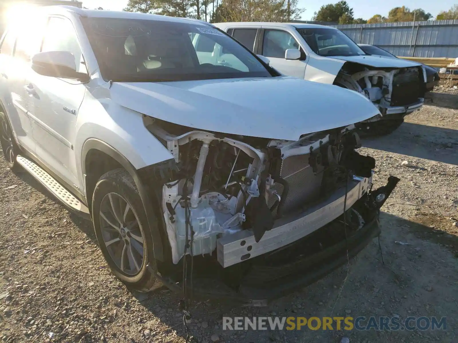 9 Photograph of a damaged car 5TDJGRFH1KS057213 TOYOTA HIGHLANDER 2019