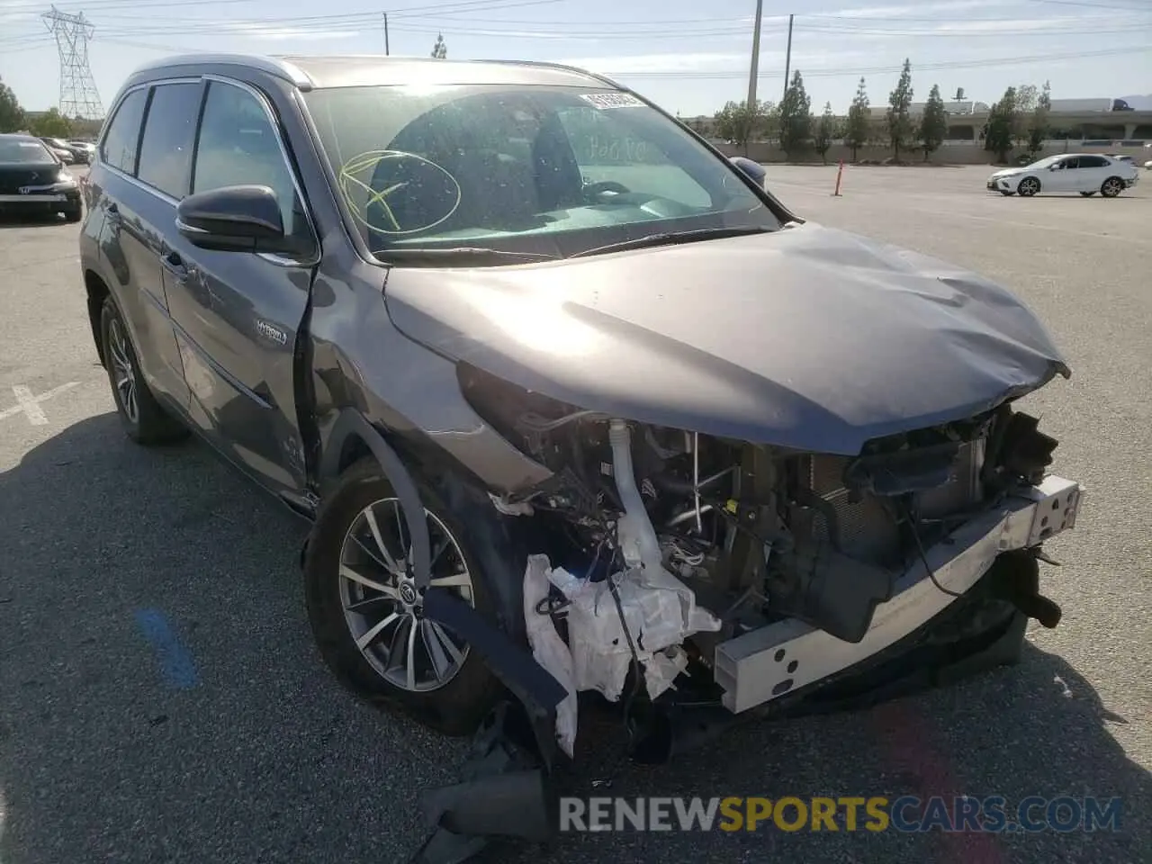 1 Photograph of a damaged car 5TDJGRFH2KS053025 TOYOTA HIGHLANDER 2019