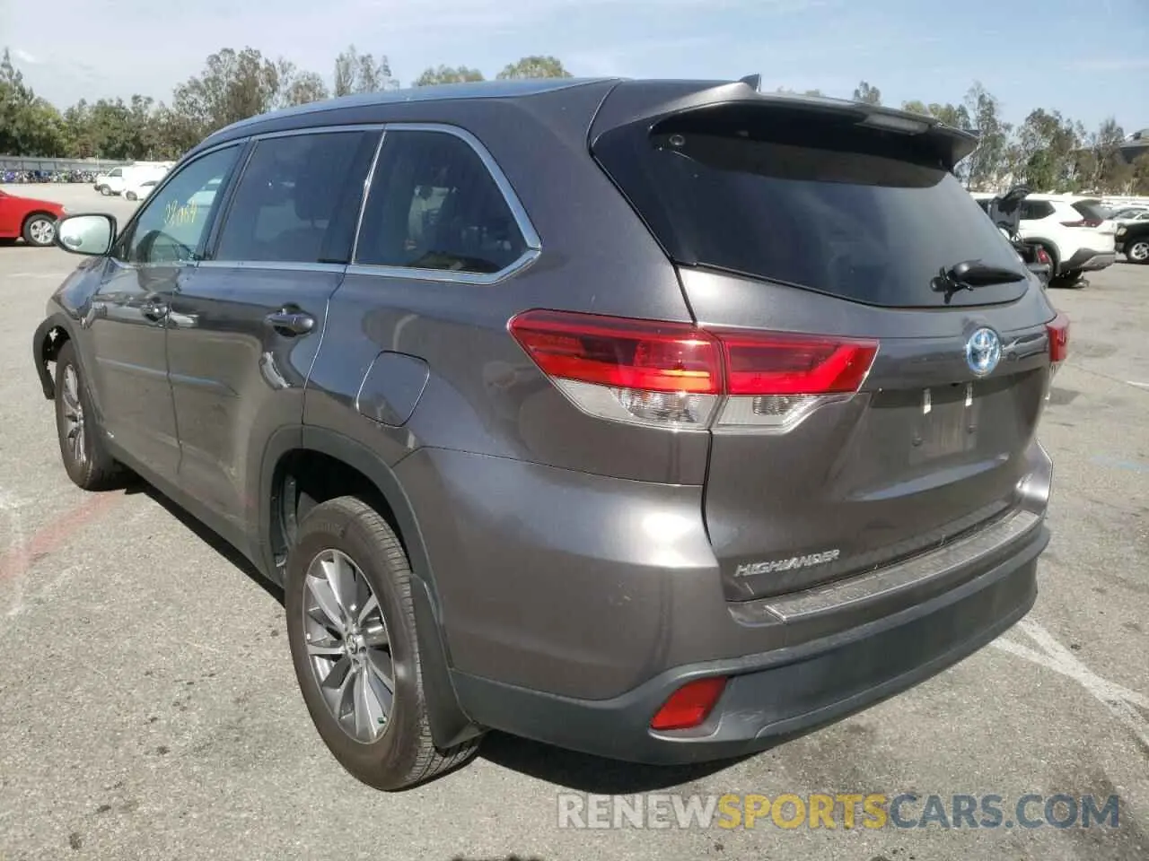 3 Photograph of a damaged car 5TDJGRFH2KS053025 TOYOTA HIGHLANDER 2019