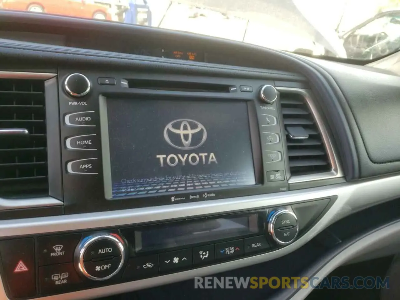 9 Photograph of a damaged car 5TDJGRFH2KS053025 TOYOTA HIGHLANDER 2019