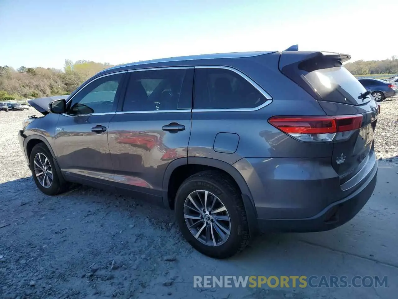 2 Photograph of a damaged car 5TDJGRFH2KS066695 TOYOTA HIGHLANDER 2019