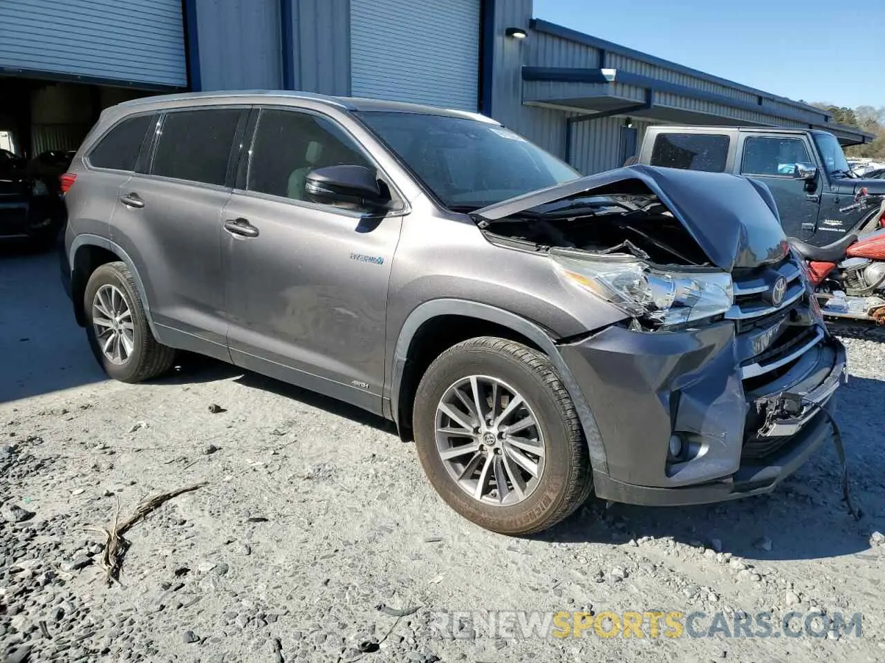4 Photograph of a damaged car 5TDJGRFH2KS066695 TOYOTA HIGHLANDER 2019