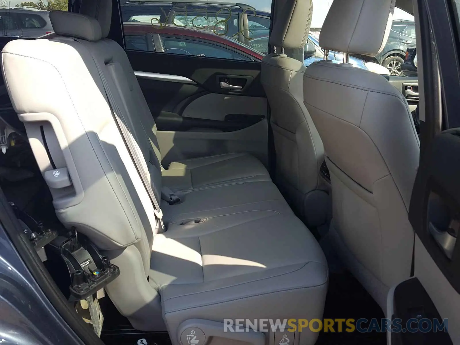 6 Photograph of a damaged car 5TDJGRFH3KS054684 TOYOTA HIGHLANDER 2019