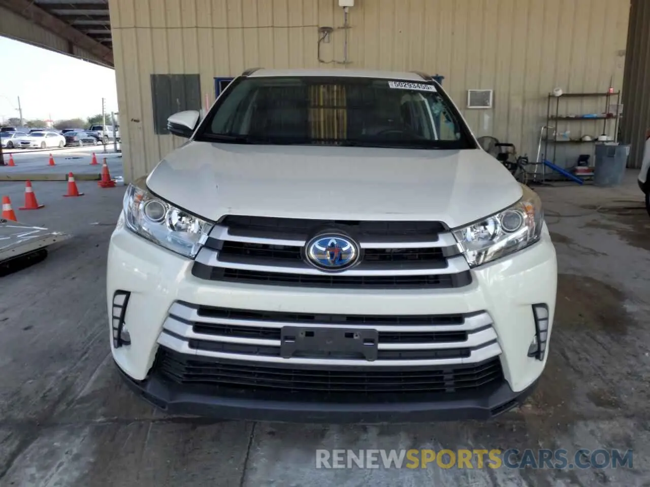 5 Photograph of a damaged car 5TDJGRFH3KS056483 TOYOTA HIGHLANDER 2019