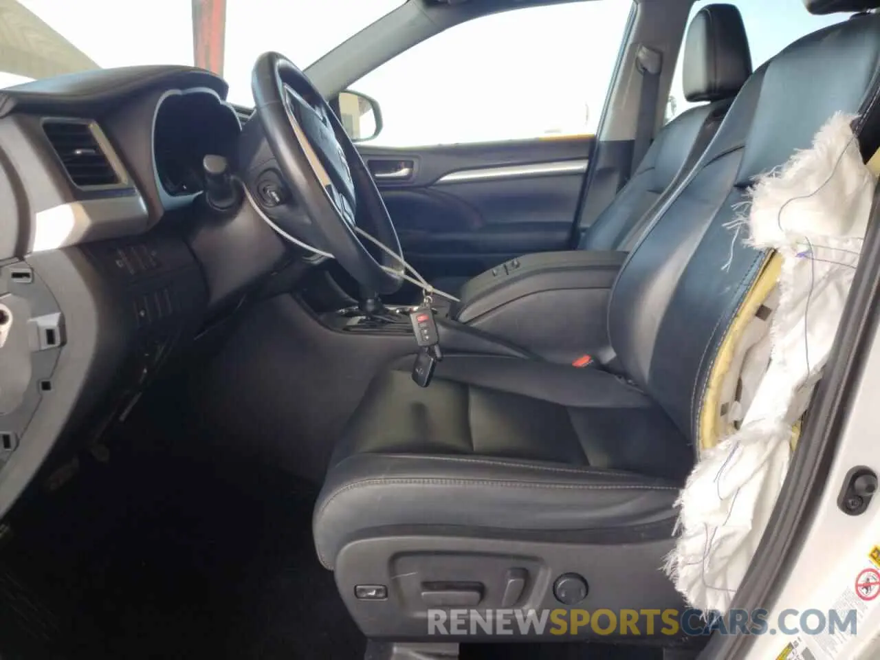 7 Photograph of a damaged car 5TDJGRFH3KS056483 TOYOTA HIGHLANDER 2019