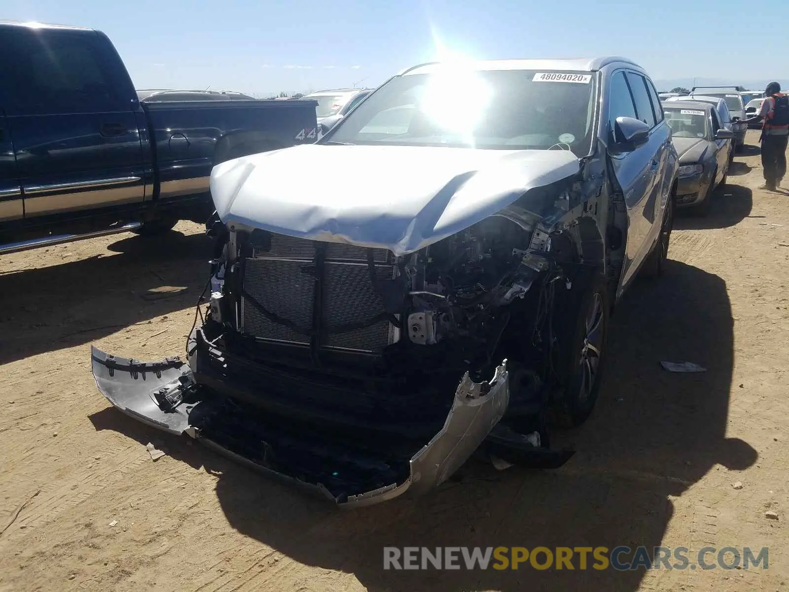 2 Photograph of a damaged car 5TDJGRFH3KS059299 TOYOTA HIGHLANDER 2019