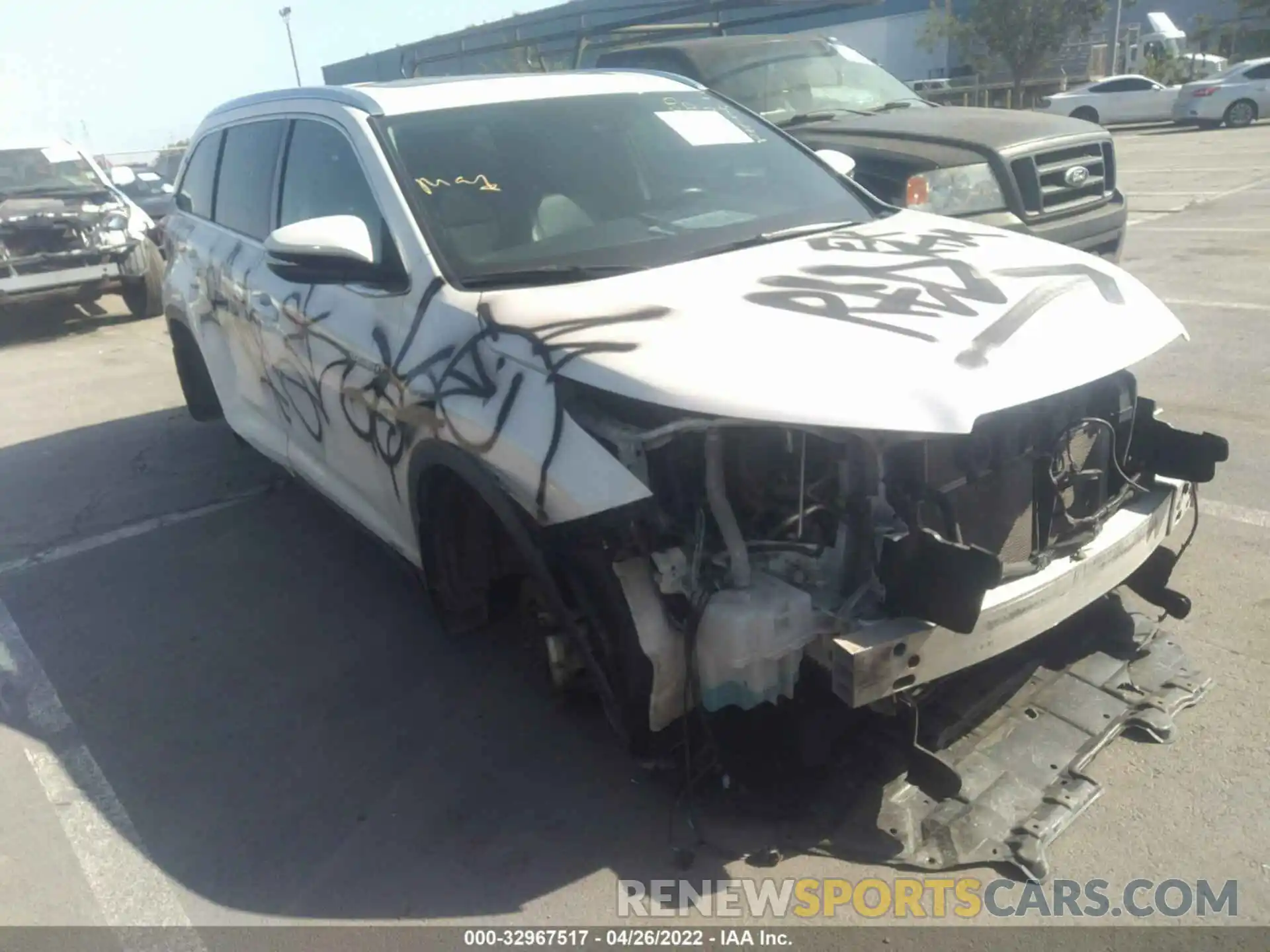 1 Photograph of a damaged car 5TDJGRFH4KS055262 TOYOTA HIGHLANDER 2019