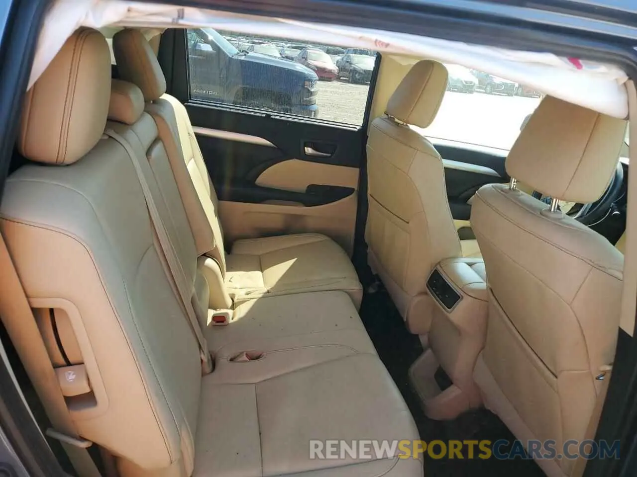 11 Photograph of a damaged car 5TDJGRFH4KS062468 TOYOTA HIGHLANDER 2019