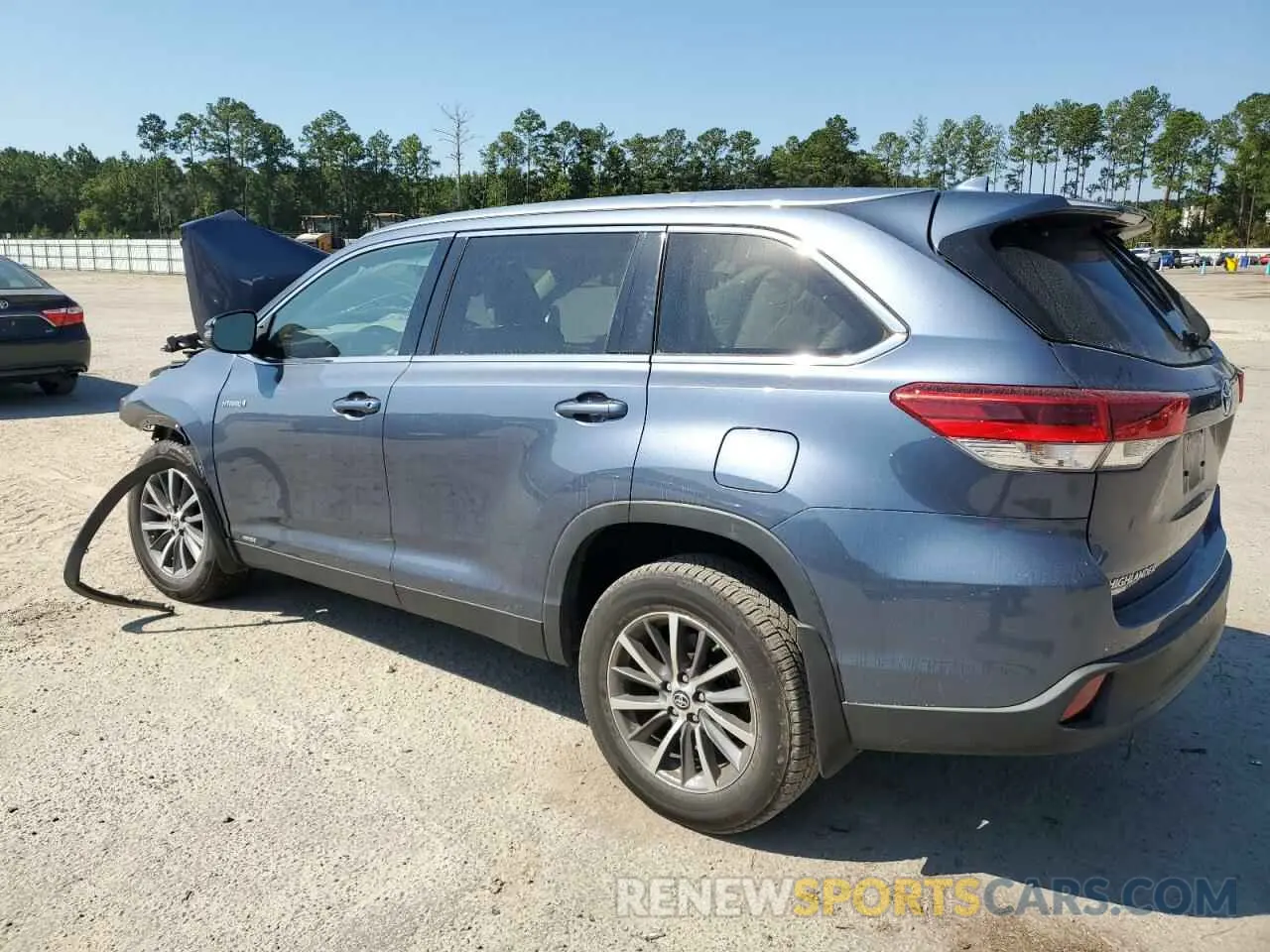 2 Photograph of a damaged car 5TDJGRFH4KS062468 TOYOTA HIGHLANDER 2019