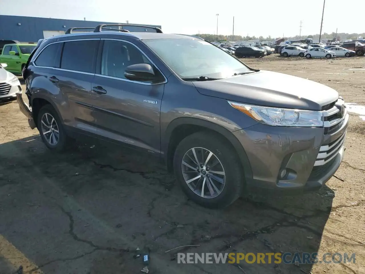 4 Photograph of a damaged car 5TDJGRFH4KS072823 TOYOTA HIGHLANDER 2019