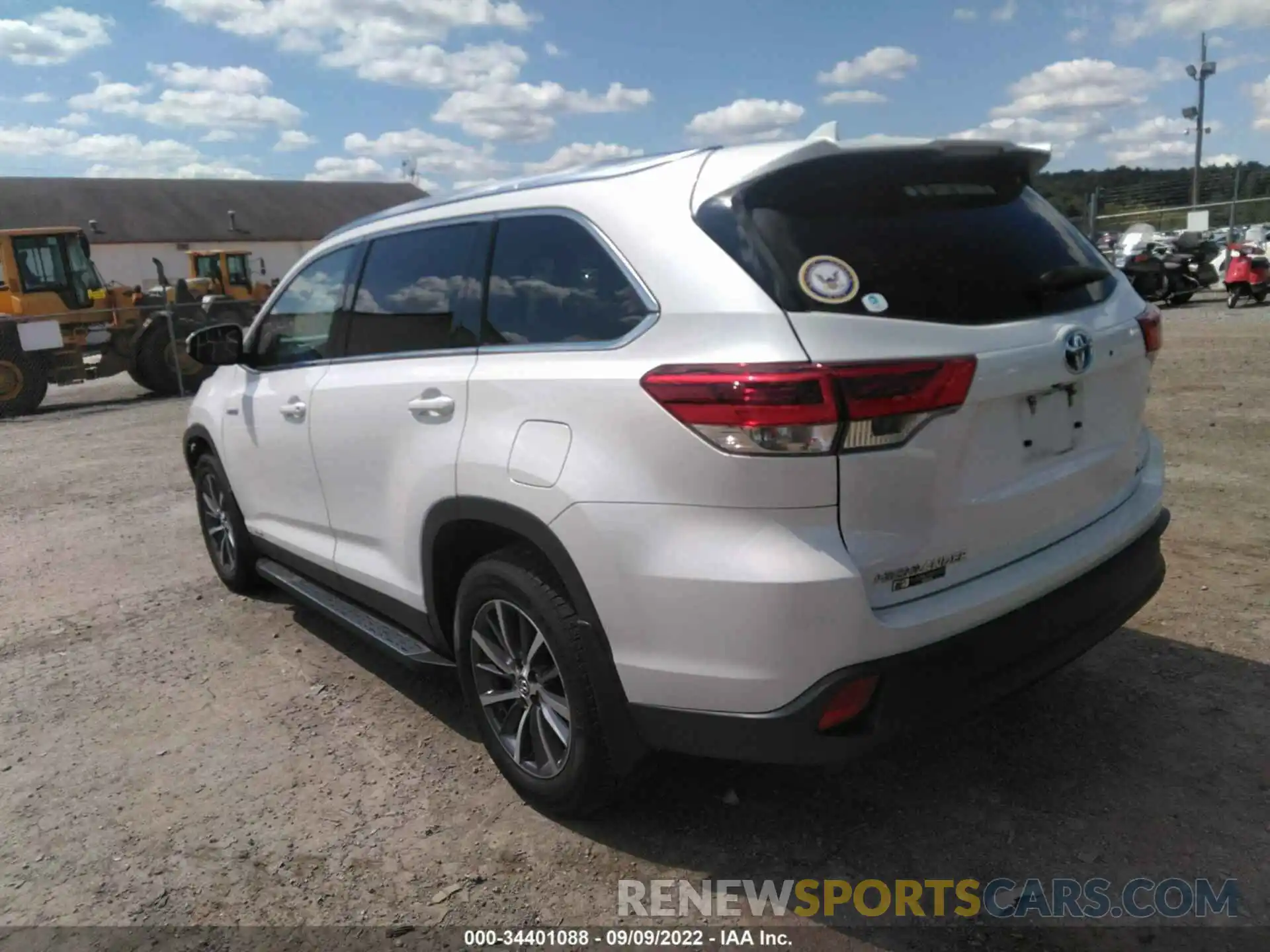 3 Photograph of a damaged car 5TDJGRFH4KS073339 TOYOTA HIGHLANDER 2019