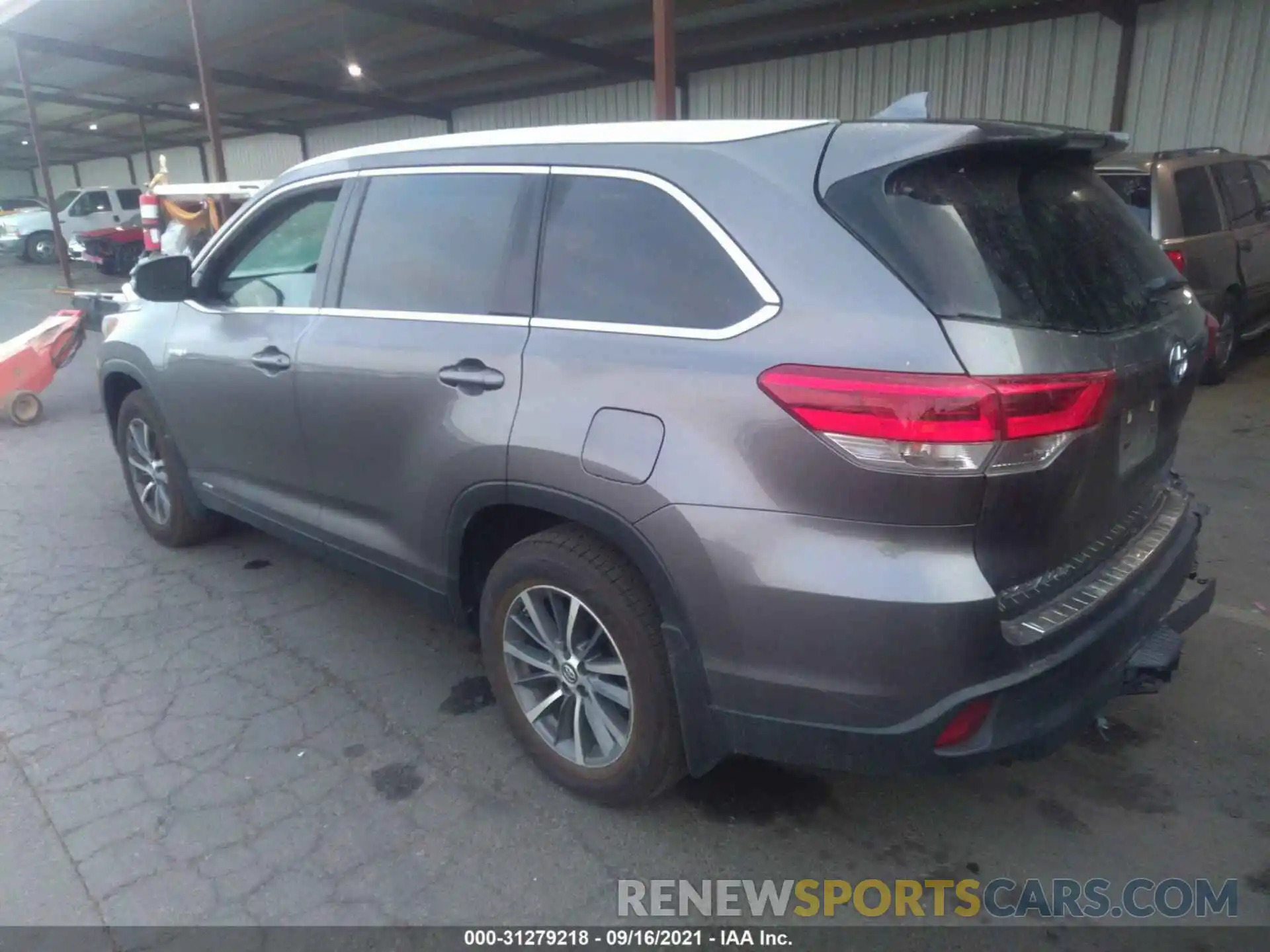 3 Photograph of a damaged car 5TDJGRFH5KS066805 TOYOTA HIGHLANDER 2019