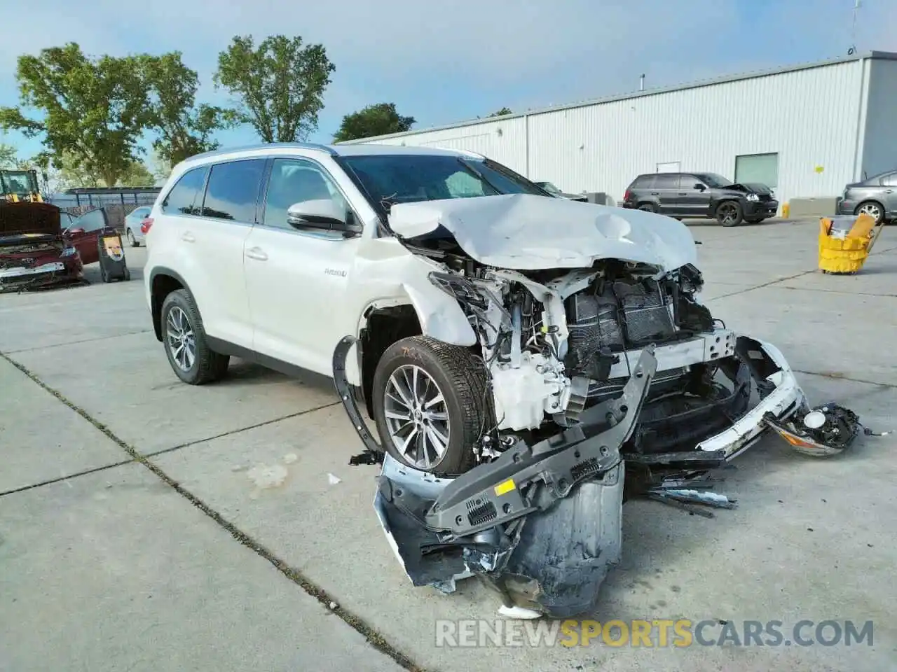 1 Photograph of a damaged car 5TDJGRFH6KS067591 TOYOTA HIGHLANDER 2019