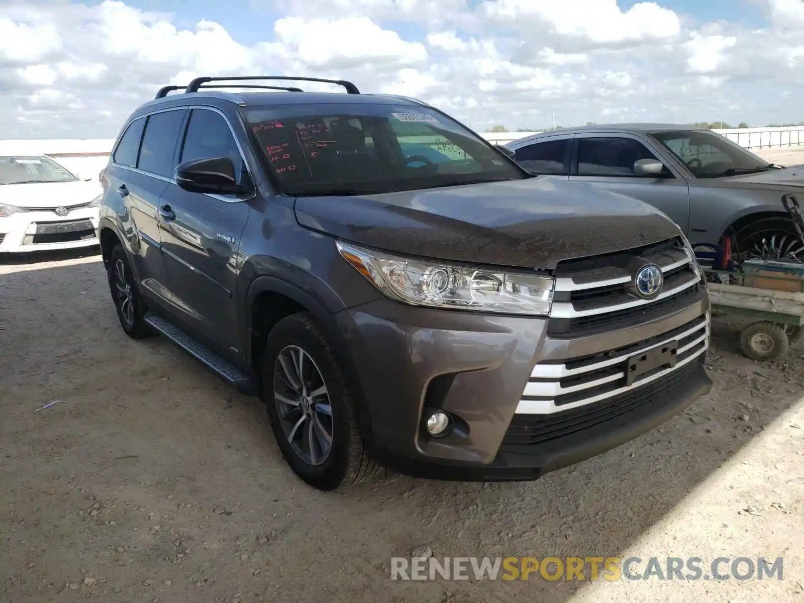 1 Photograph of a damaged car 5TDJGRFH6KS075948 TOYOTA HIGHLANDER 2019