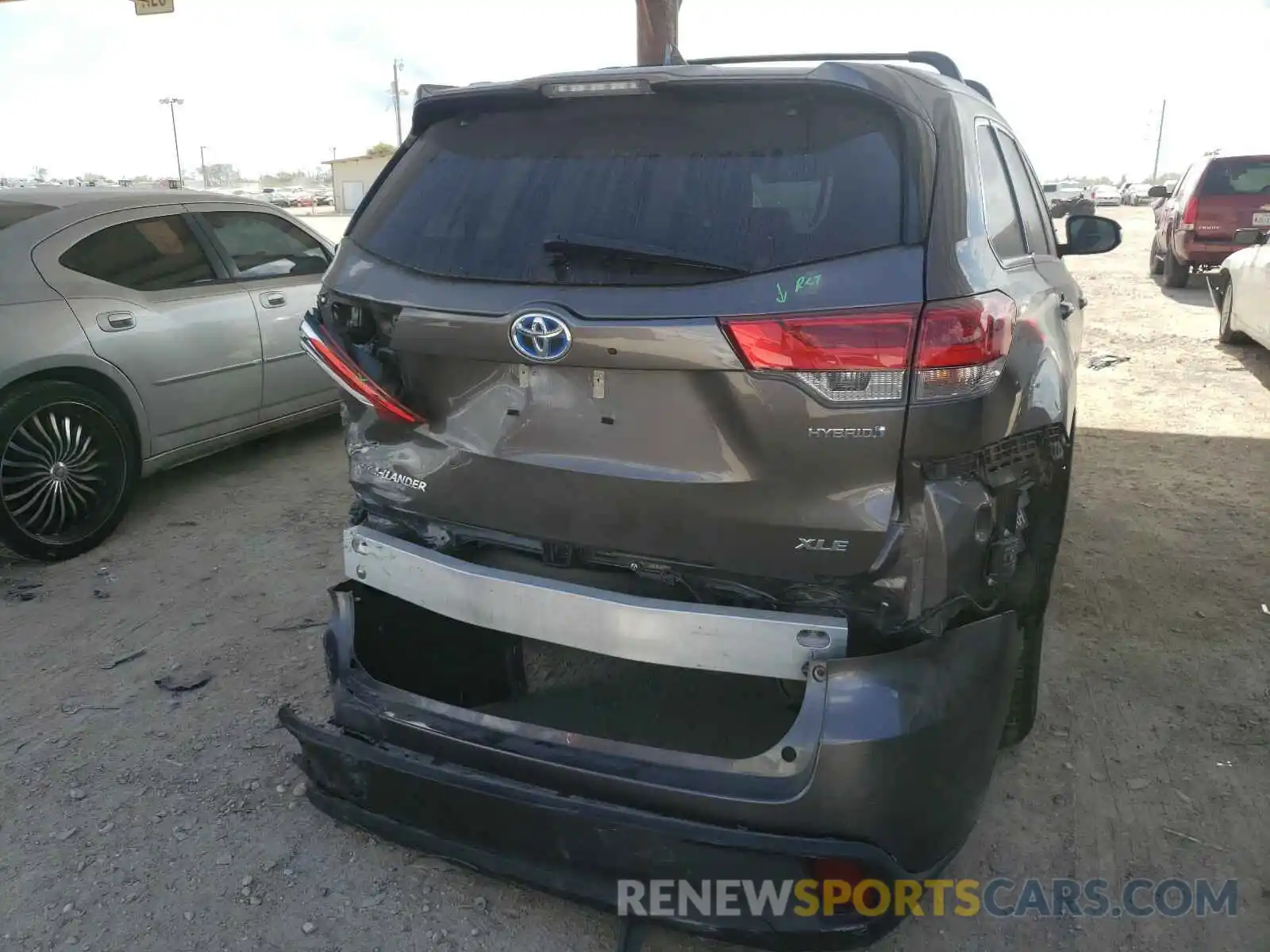 9 Photograph of a damaged car 5TDJGRFH6KS075948 TOYOTA HIGHLANDER 2019