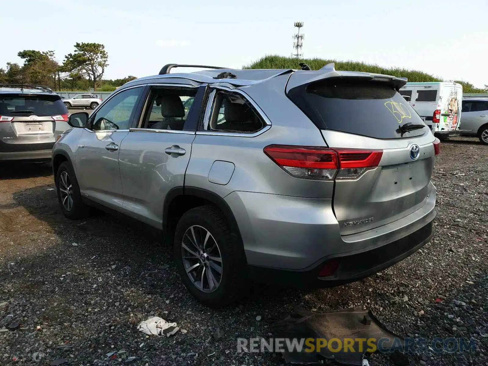 3 Photograph of a damaged car 5TDJGRFH7KS058074 TOYOTA HIGHLANDER 2019