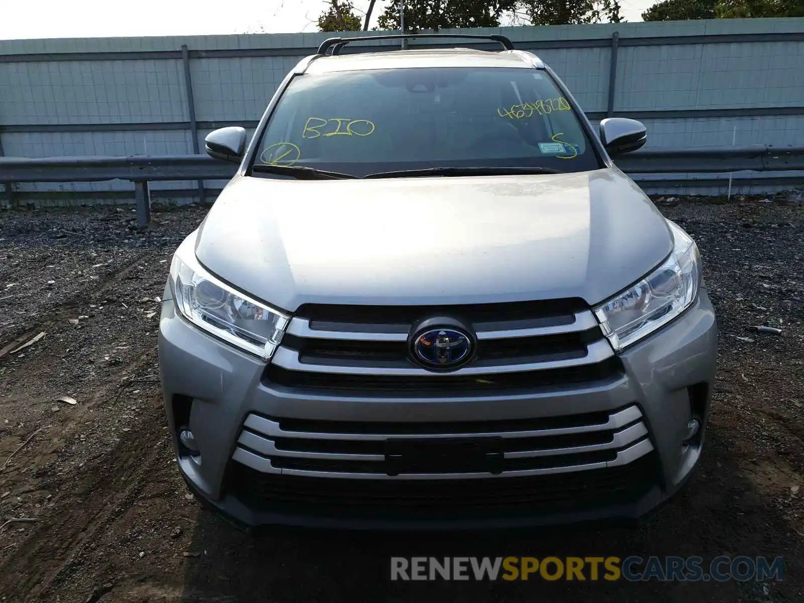 9 Photograph of a damaged car 5TDJGRFH7KS058074 TOYOTA HIGHLANDER 2019