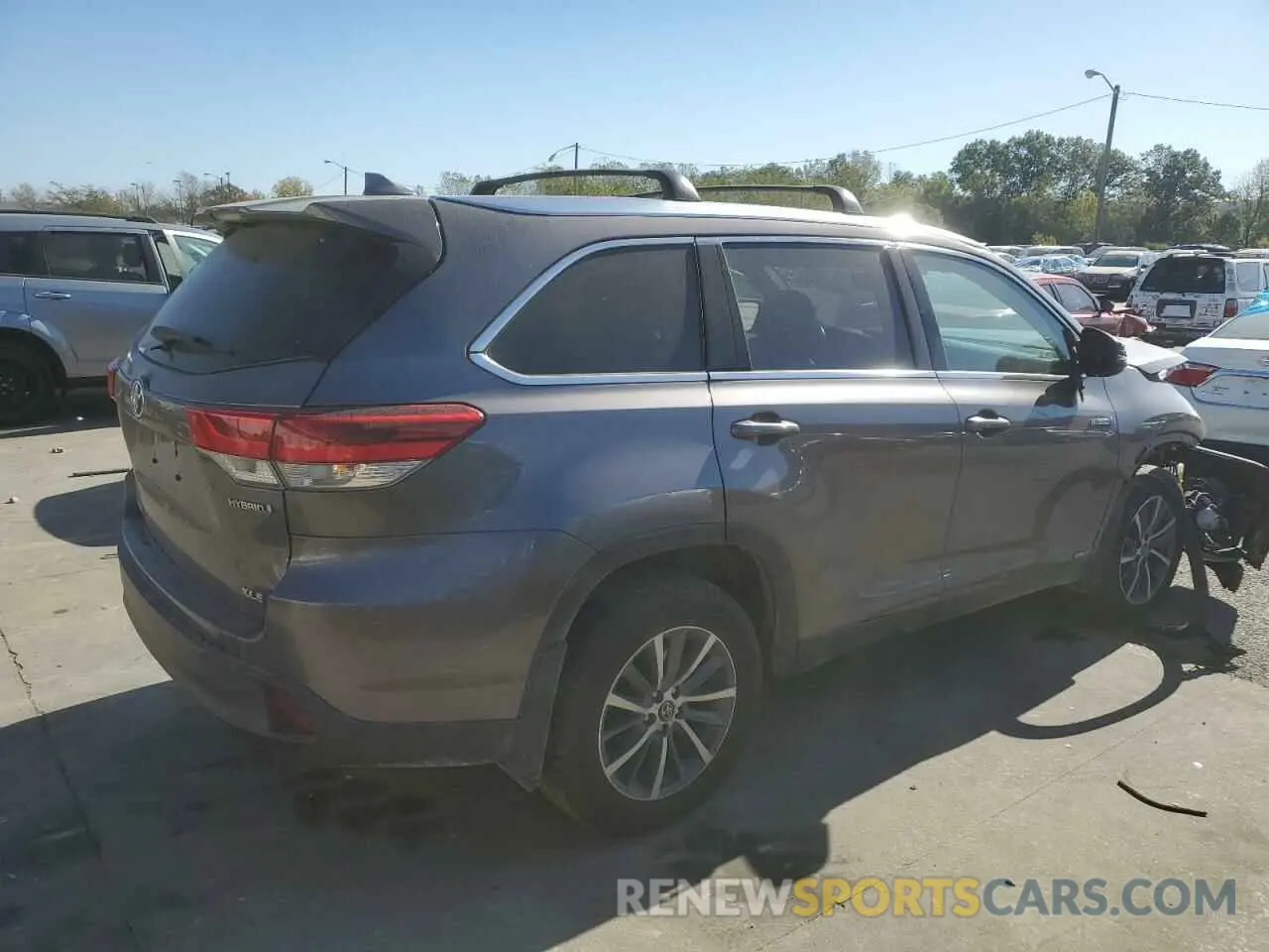 3 Photograph of a damaged car 5TDJGRFH7KS061766 TOYOTA HIGHLANDER 2019