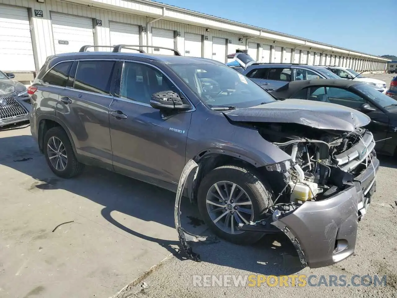 4 Photograph of a damaged car 5TDJGRFH7KS061766 TOYOTA HIGHLANDER 2019