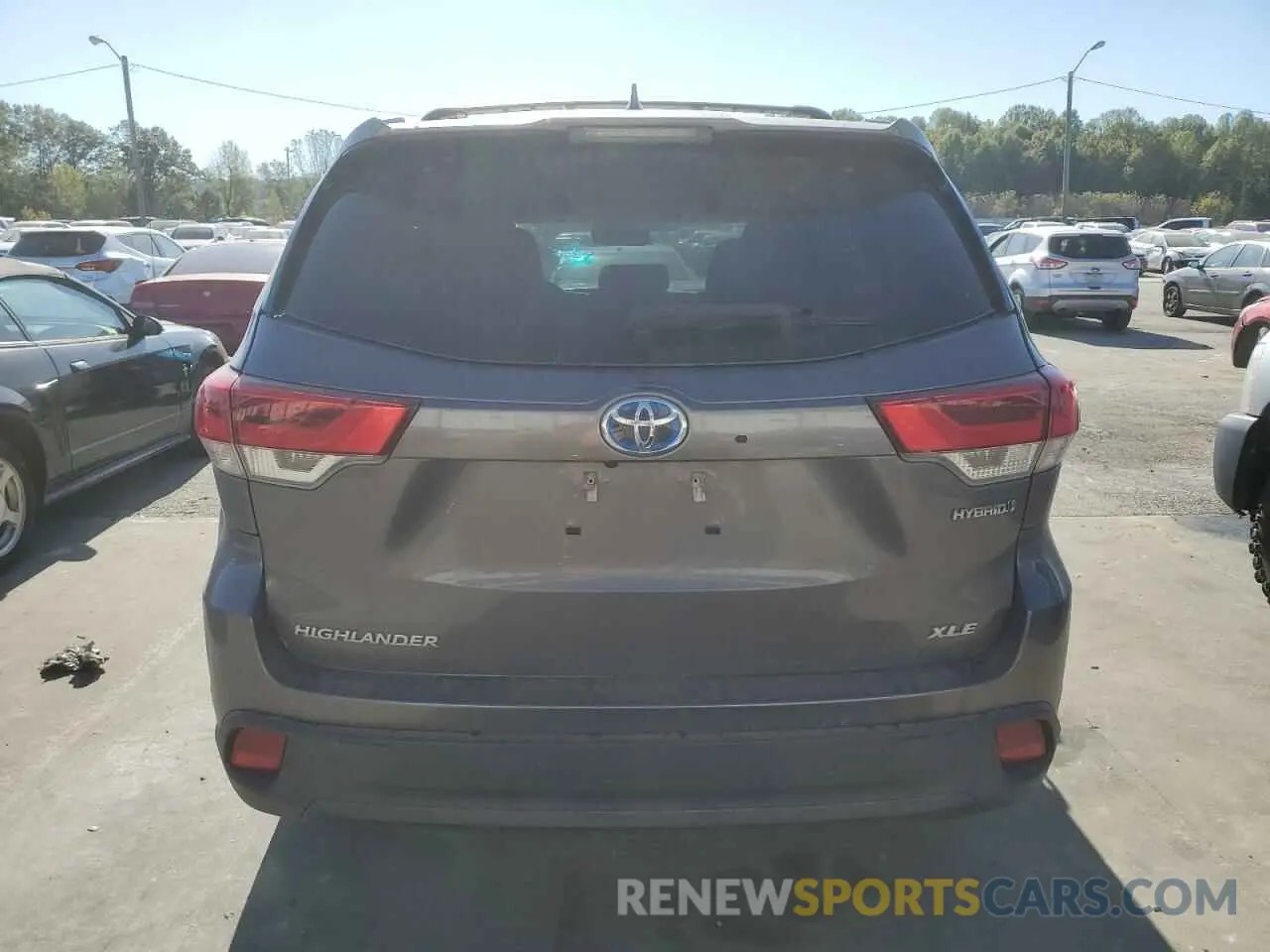 6 Photograph of a damaged car 5TDJGRFH7KS061766 TOYOTA HIGHLANDER 2019