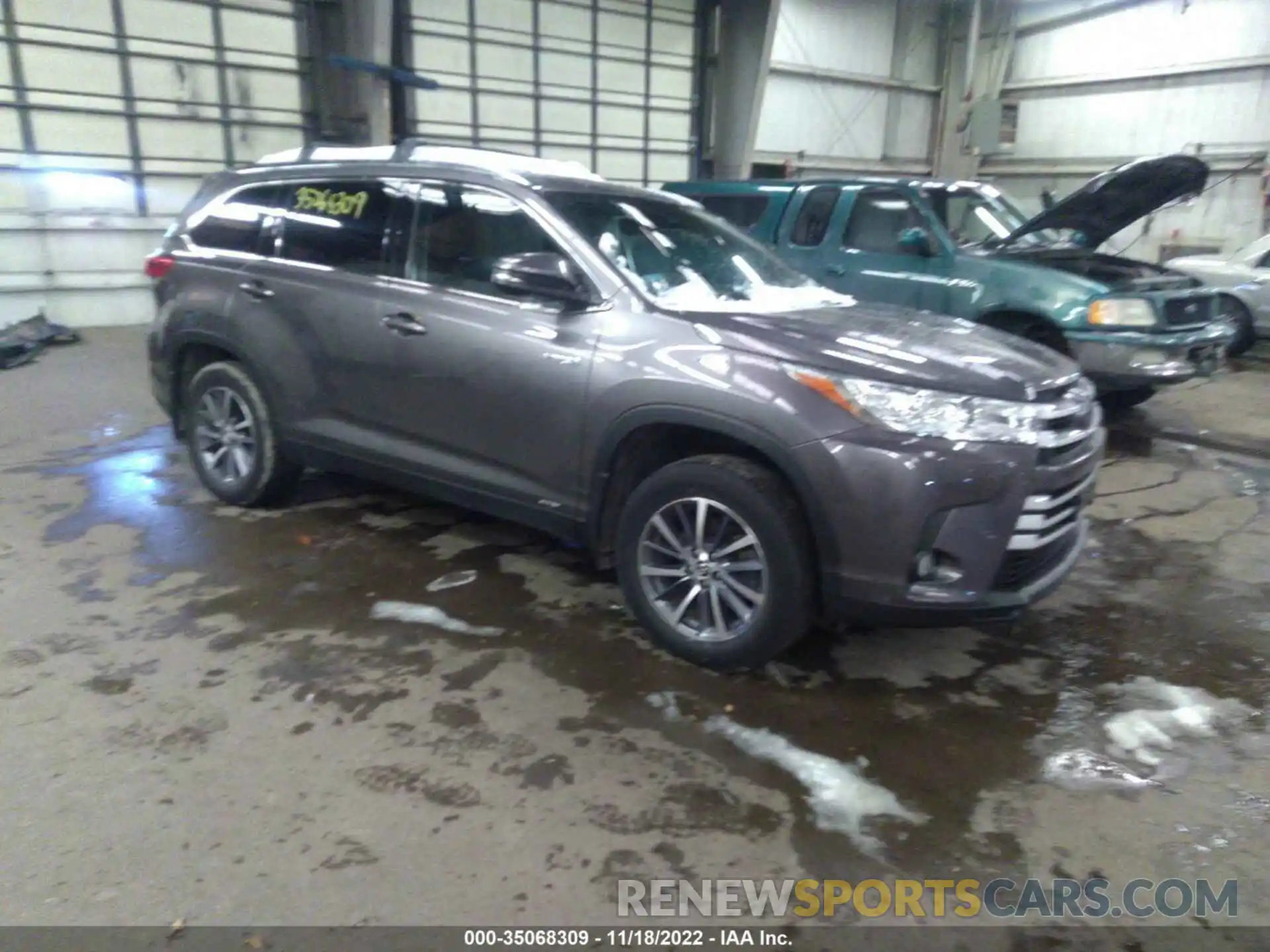 1 Photograph of a damaged car 5TDJGRFH7KS069916 TOYOTA HIGHLANDER 2019