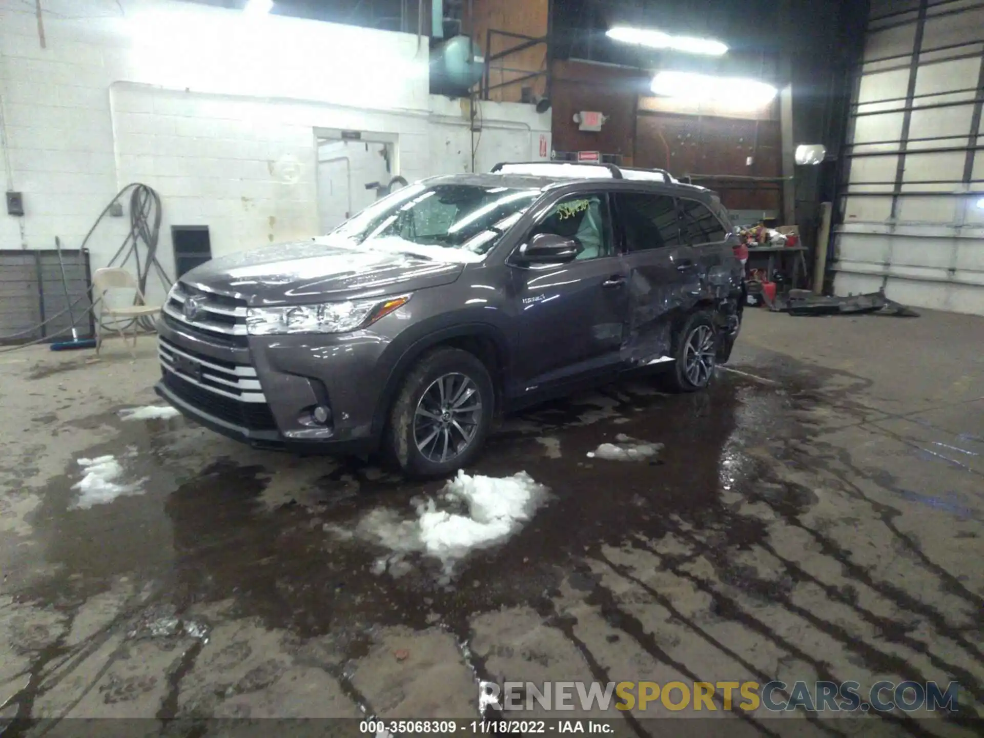 2 Photograph of a damaged car 5TDJGRFH7KS069916 TOYOTA HIGHLANDER 2019