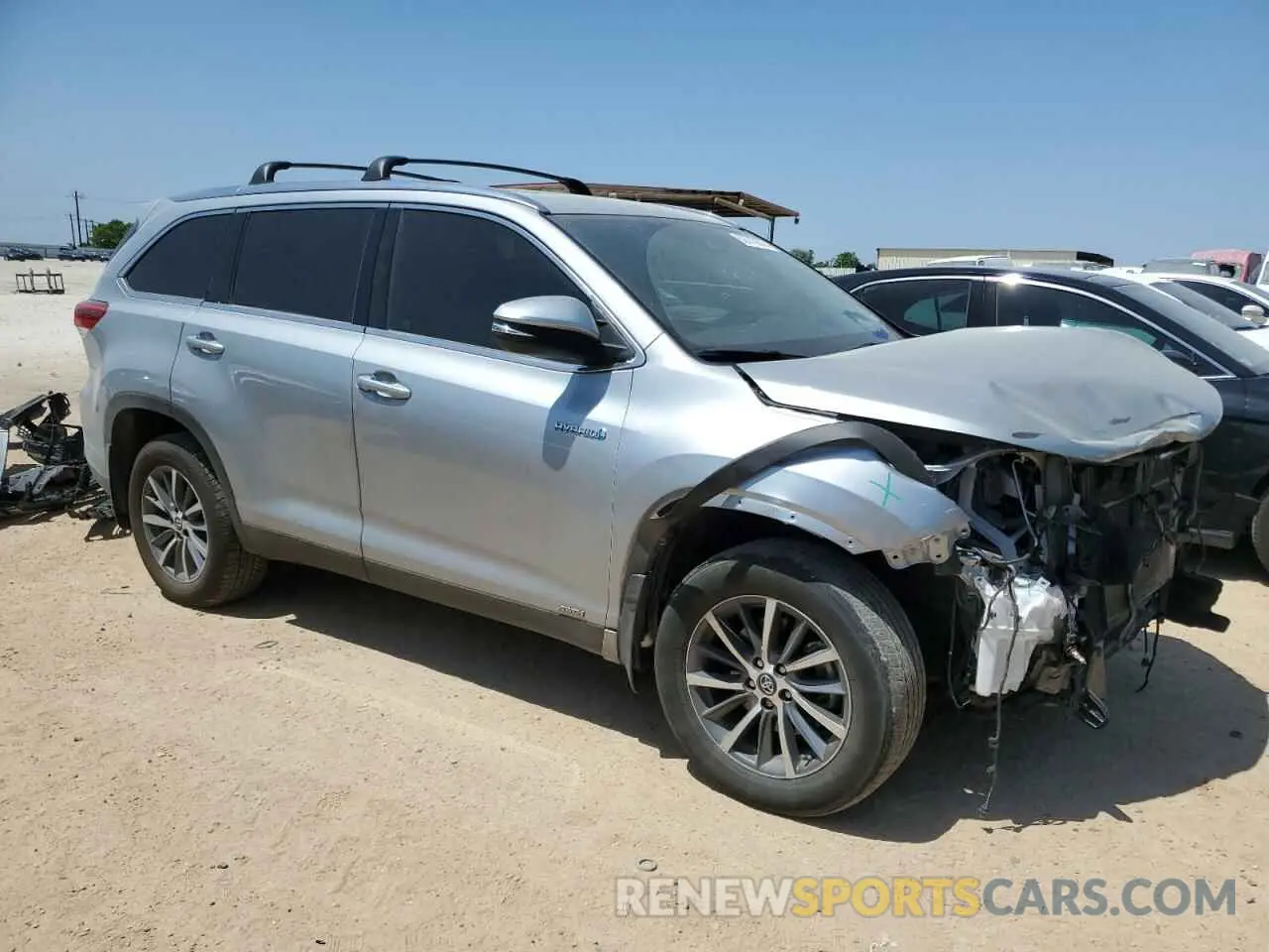 4 Photograph of a damaged car 5TDJGRFH7KS078034 TOYOTA HIGHLANDER 2019