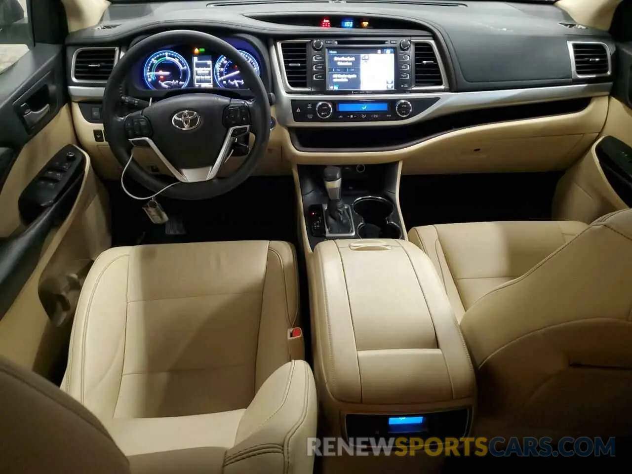 8 Photograph of a damaged car 5TDJGRFH8KS052610 TOYOTA HIGHLANDER 2019