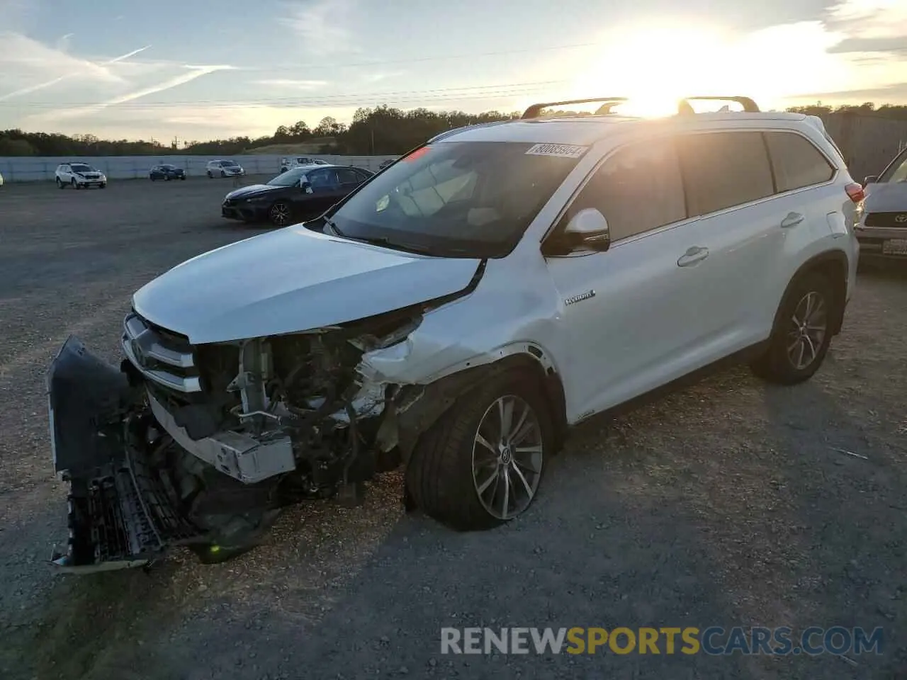 1 Photograph of a damaged car 5TDJGRFH8KS057323 TOYOTA HIGHLANDER 2019