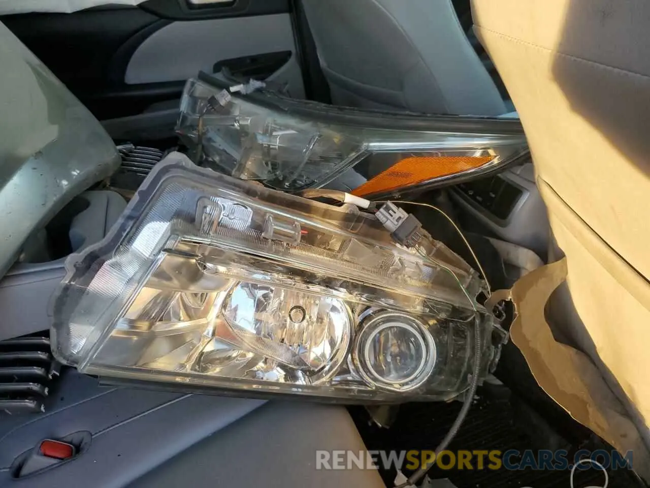 13 Photograph of a damaged car 5TDJGRFH8KS057323 TOYOTA HIGHLANDER 2019