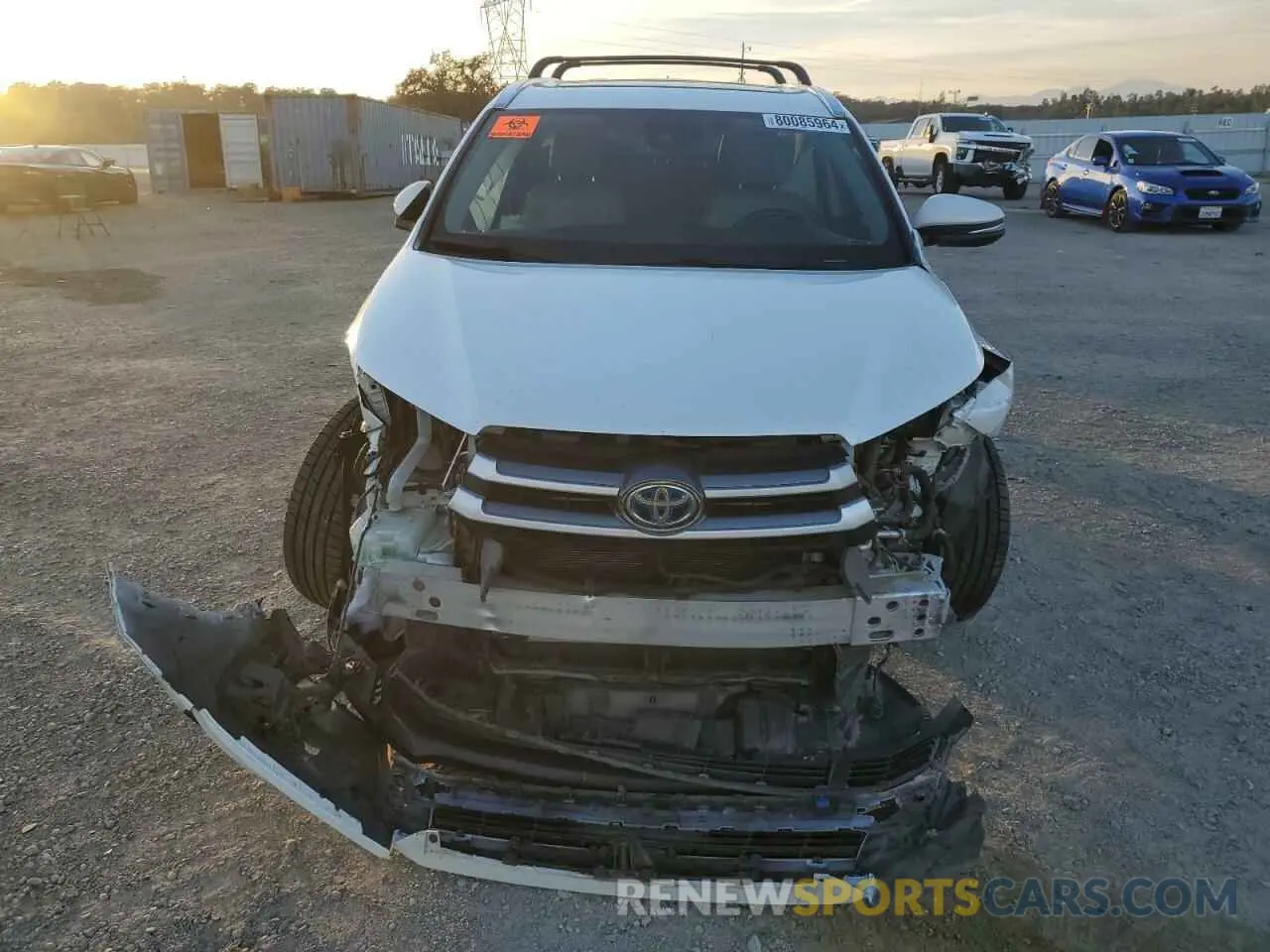 5 Photograph of a damaged car 5TDJGRFH8KS057323 TOYOTA HIGHLANDER 2019