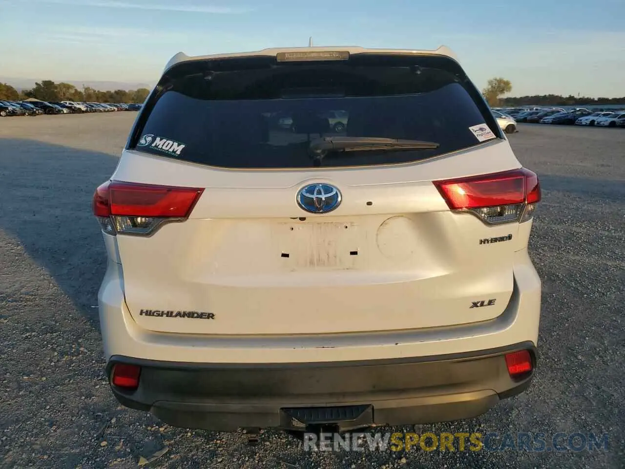 6 Photograph of a damaged car 5TDJGRFH8KS057323 TOYOTA HIGHLANDER 2019