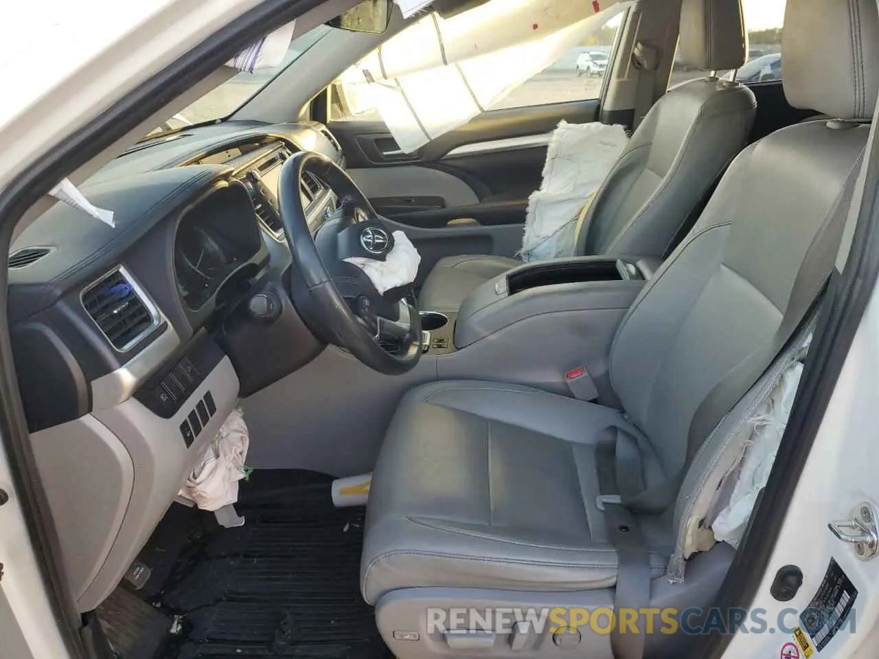 7 Photograph of a damaged car 5TDJGRFH8KS057323 TOYOTA HIGHLANDER 2019