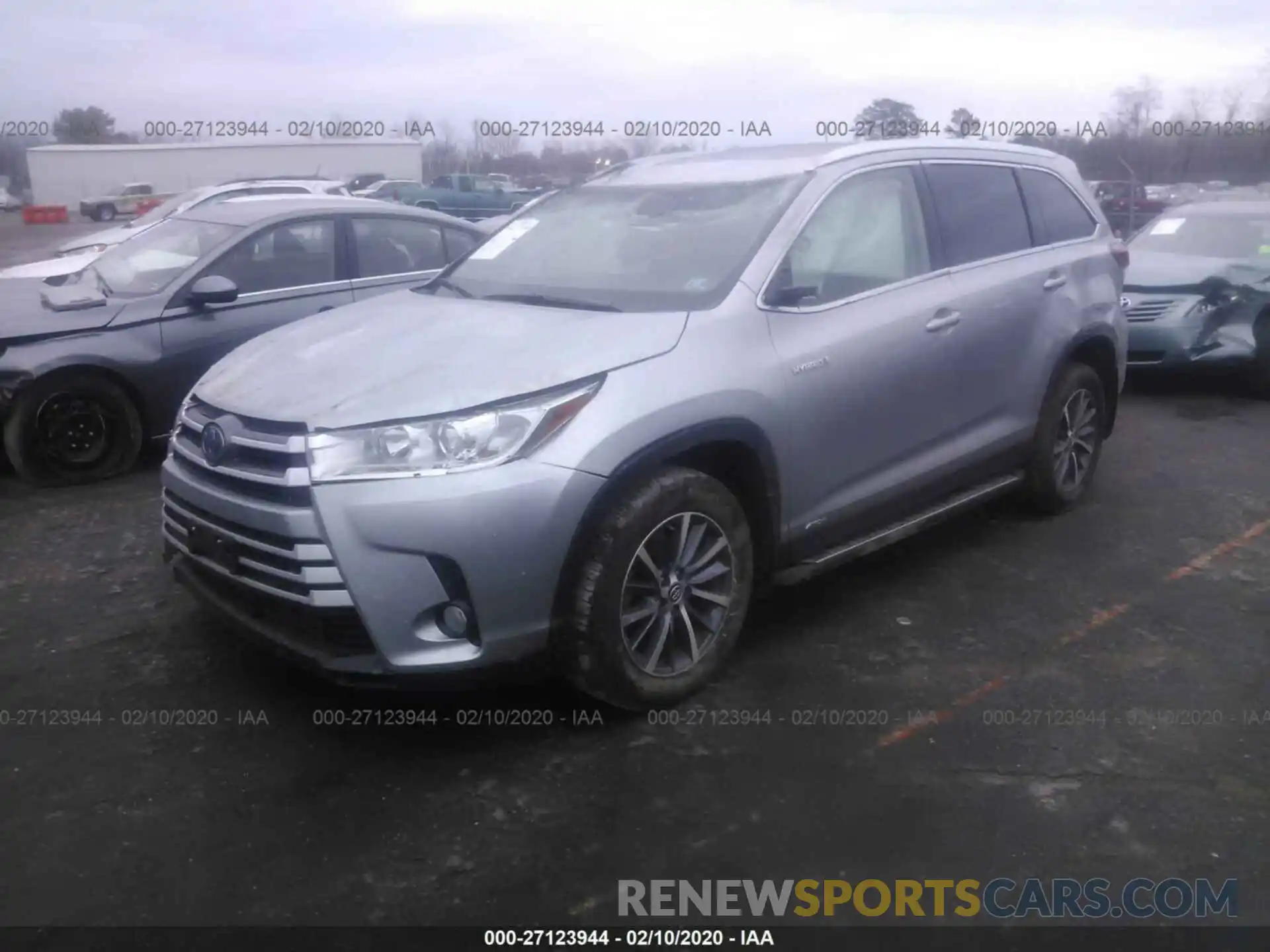 2 Photograph of a damaged car 5TDJGRFH8KS058097 TOYOTA HIGHLANDER 2019