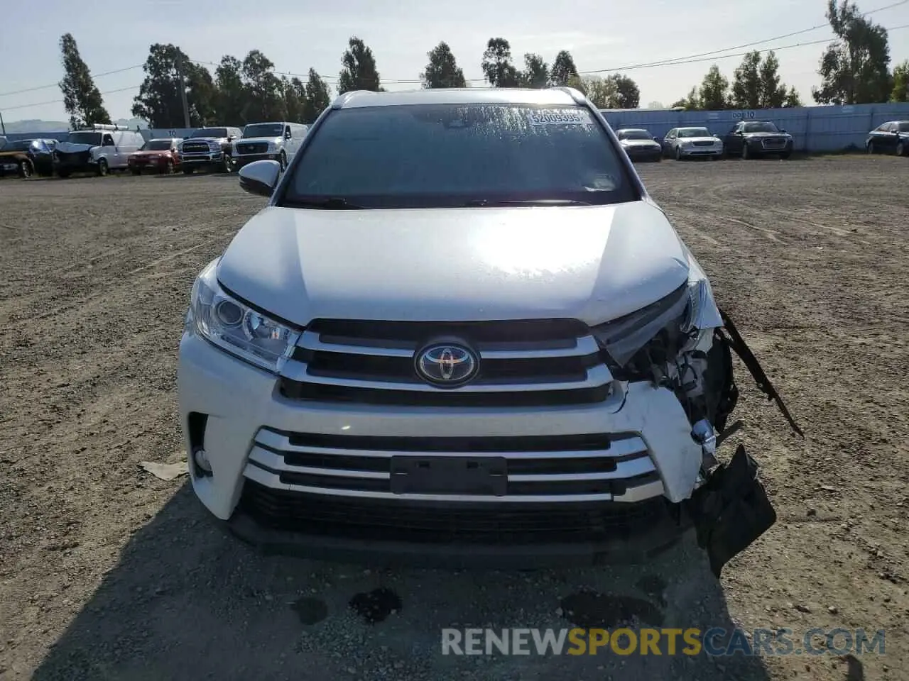 5 Photograph of a damaged car 5TDJGRFH8KS063767 TOYOTA HIGHLANDER 2019