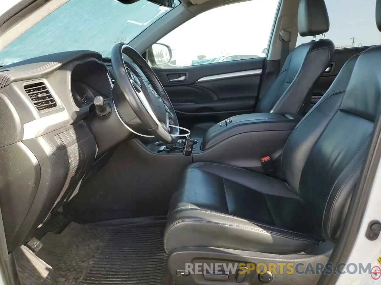7 Photograph of a damaged car 5TDJGRFH8KS063767 TOYOTA HIGHLANDER 2019
