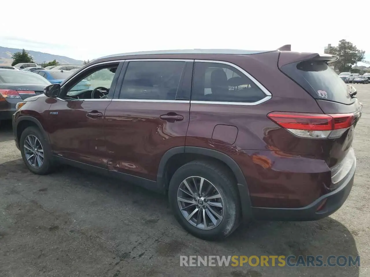 2 Photograph of a damaged car 5TDJGRFH8KS072016 TOYOTA HIGHLANDER 2019