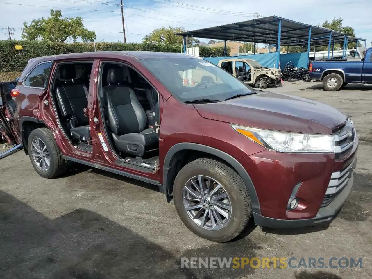 4 Photograph of a damaged car 5TDJGRFH8KS072016 TOYOTA HIGHLANDER 2019