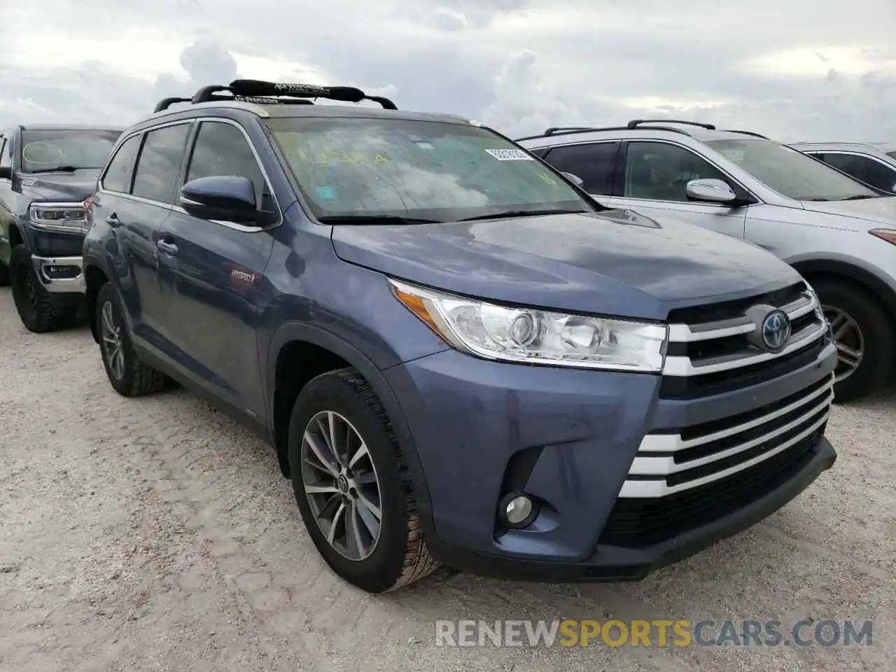 1 Photograph of a damaged car 5TDJGRFH8KS075210 TOYOTA HIGHLANDER 2019