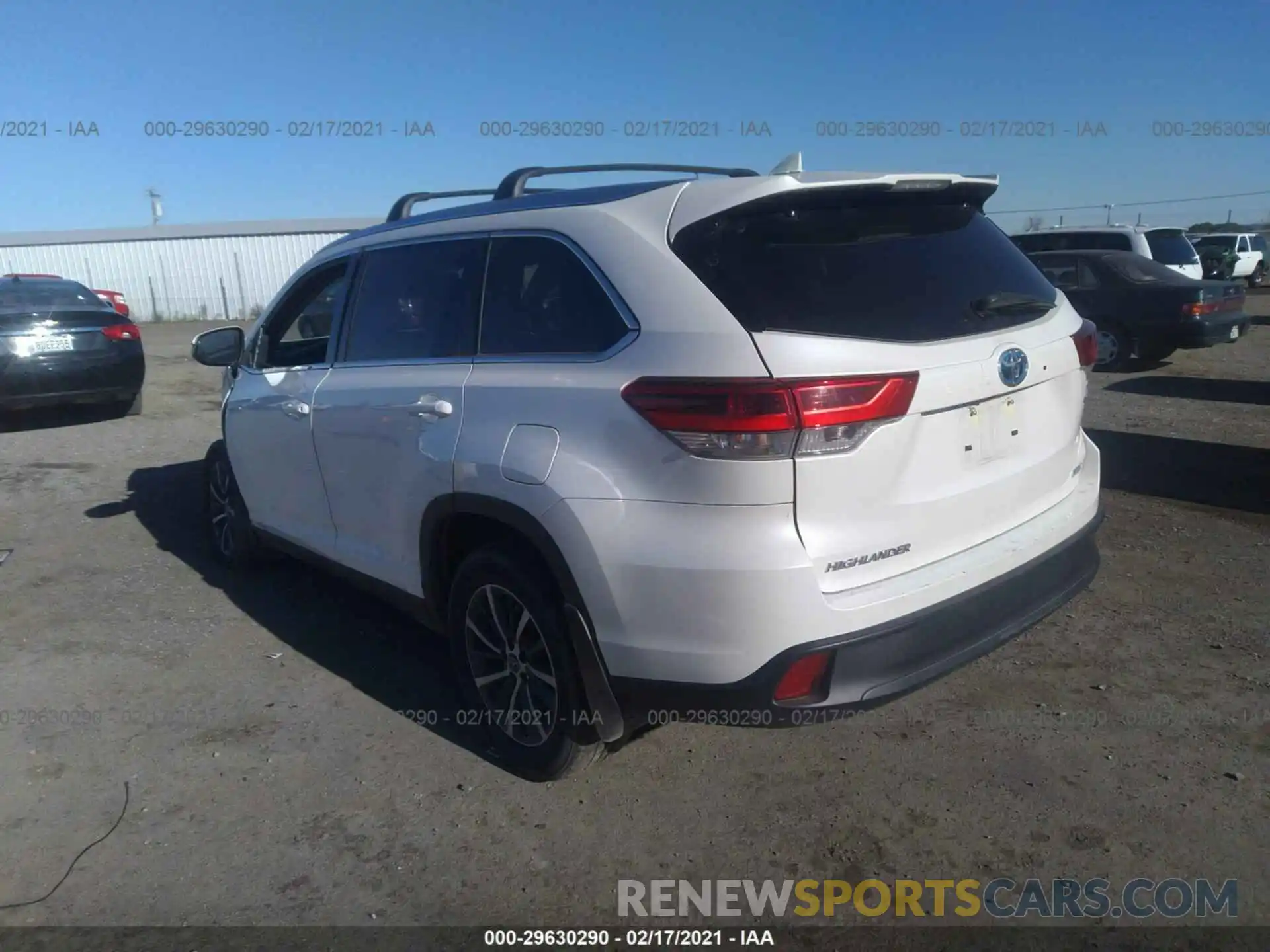 3 Photograph of a damaged car 5TDJGRFH9KS064748 TOYOTA HIGHLANDER 2019