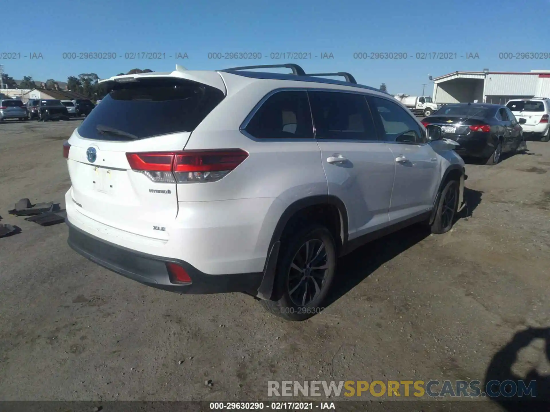 4 Photograph of a damaged car 5TDJGRFH9KS064748 TOYOTA HIGHLANDER 2019