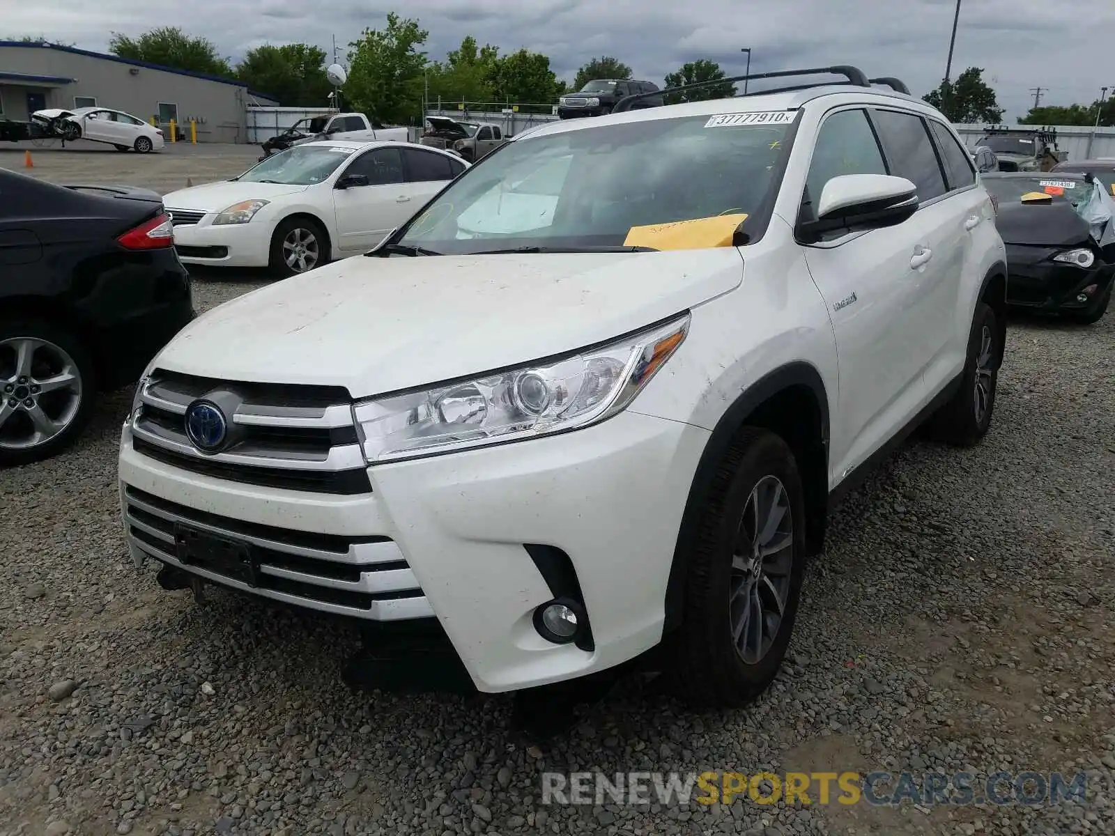 2 Photograph of a damaged car 5TDJGRFH9KS072123 TOYOTA HIGHLANDER 2019