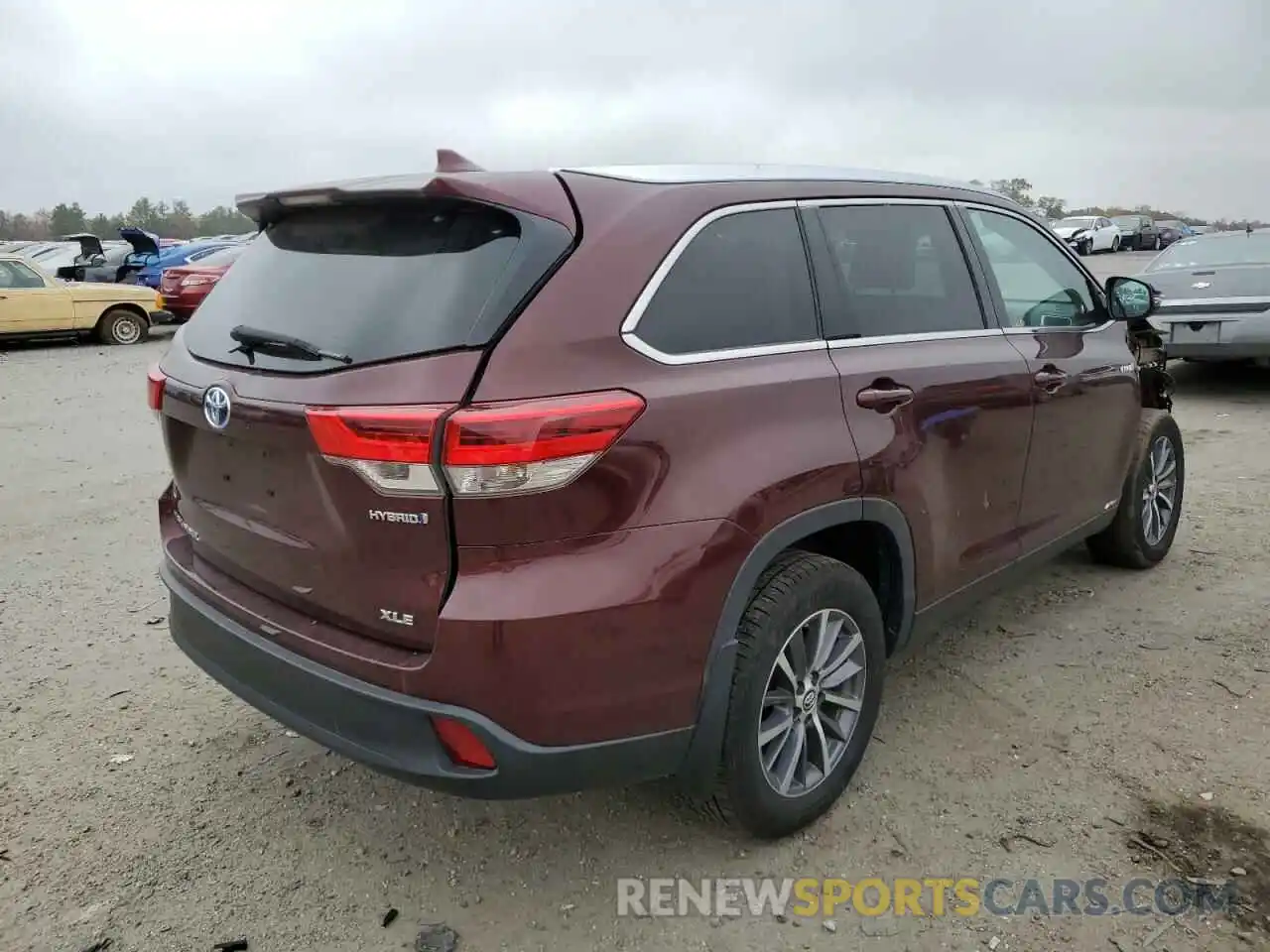 4 Photograph of a damaged car 5TDJGRFHXKS066007 TOYOTA HIGHLANDER 2019