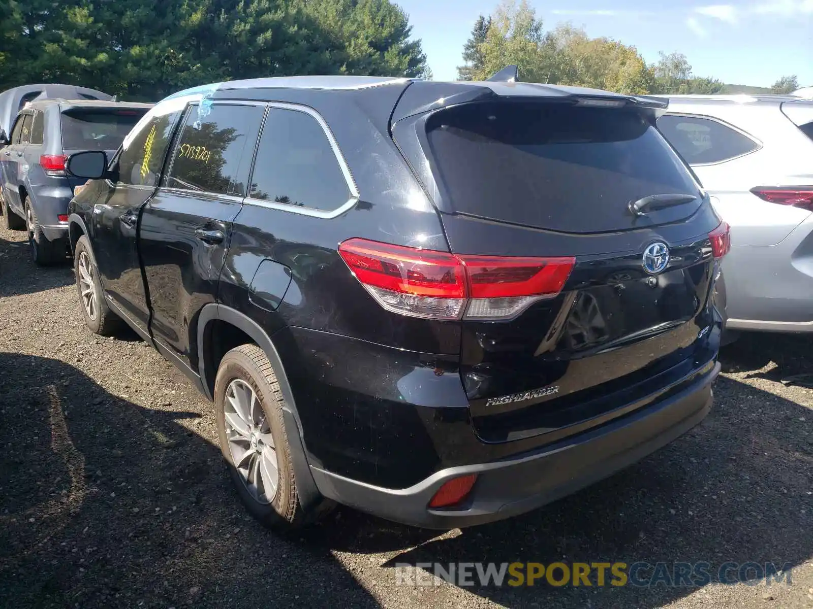 3 Photograph of a damaged car 5TDJGRFHXKS066914 TOYOTA HIGHLANDER 2019