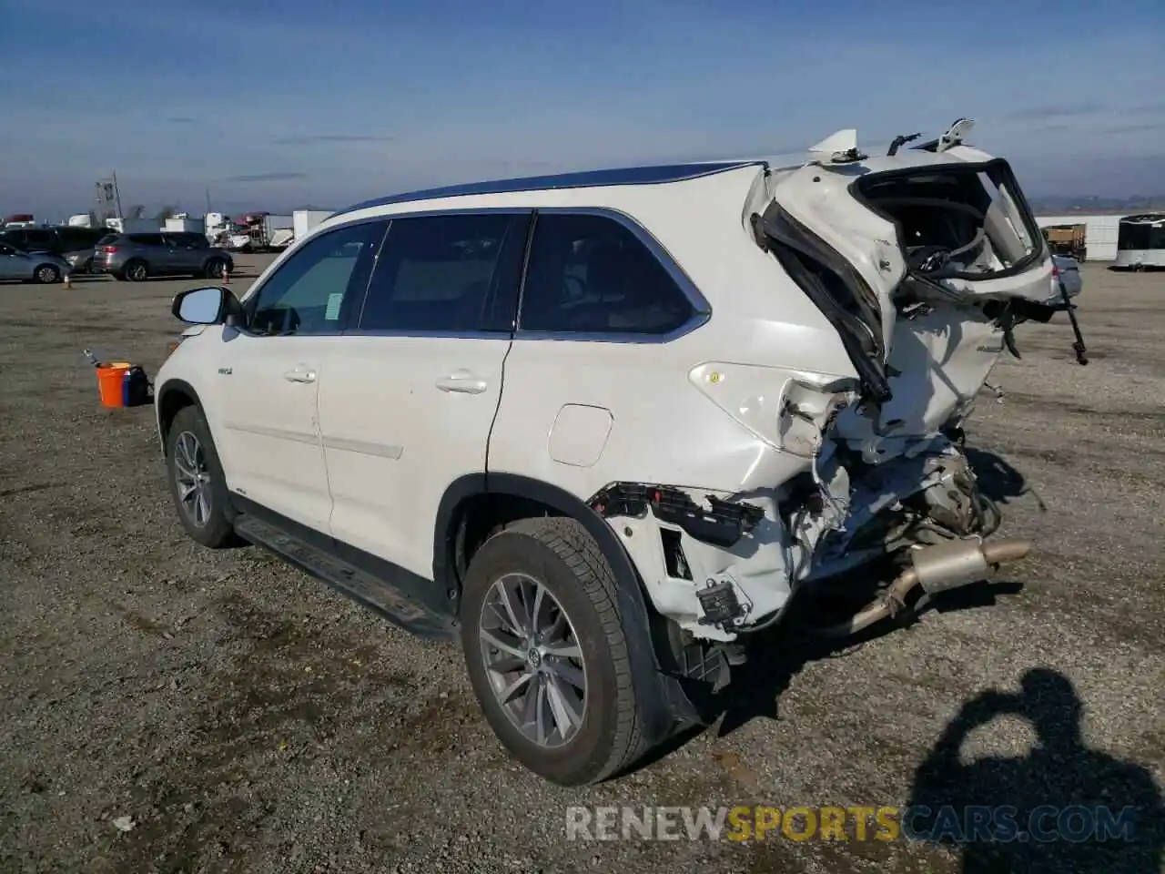 2 Photograph of a damaged car 5TDJGRFHXKS069795 TOYOTA HIGHLANDER 2019