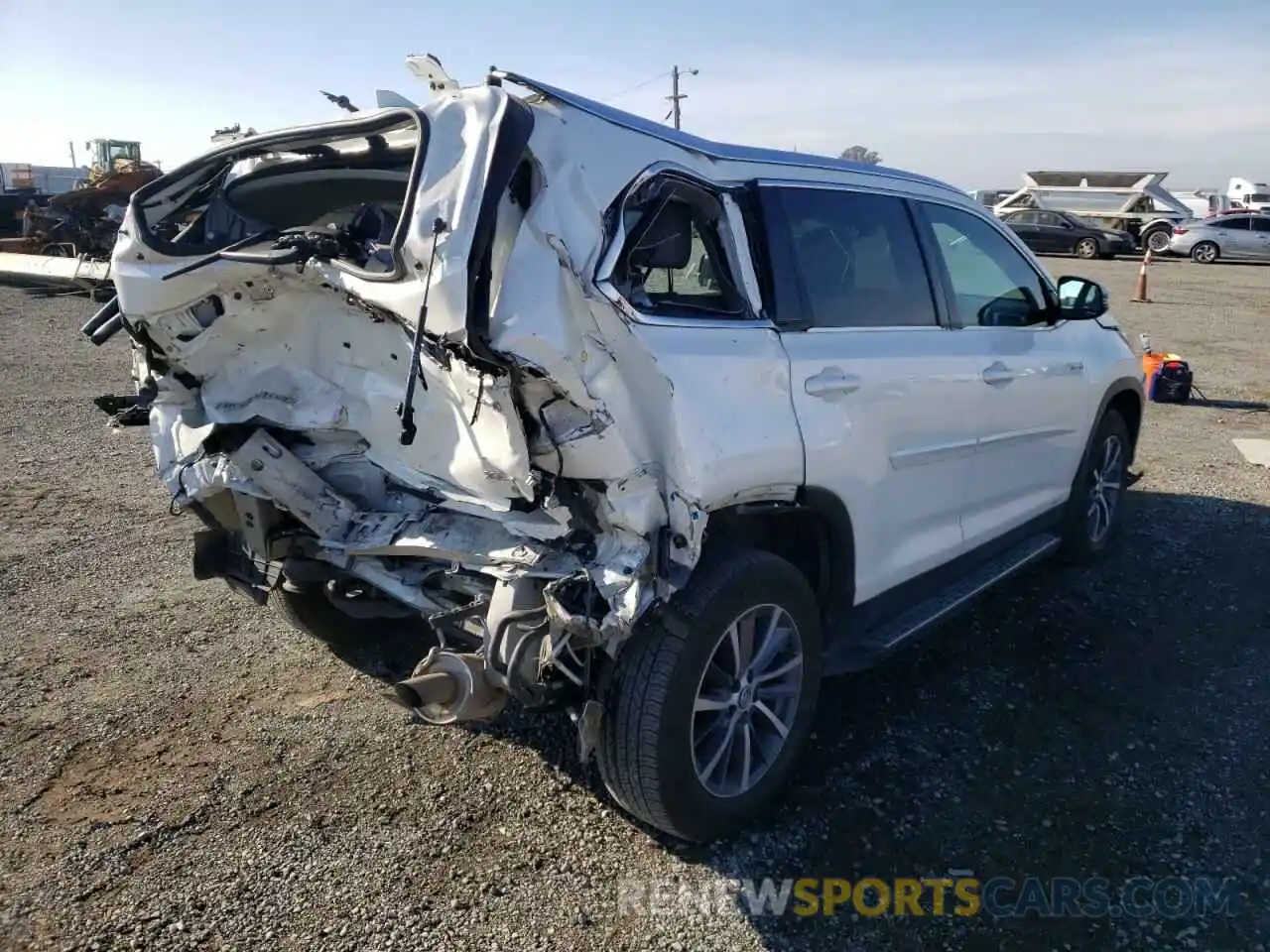 3 Photograph of a damaged car 5TDJGRFHXKS069795 TOYOTA HIGHLANDER 2019