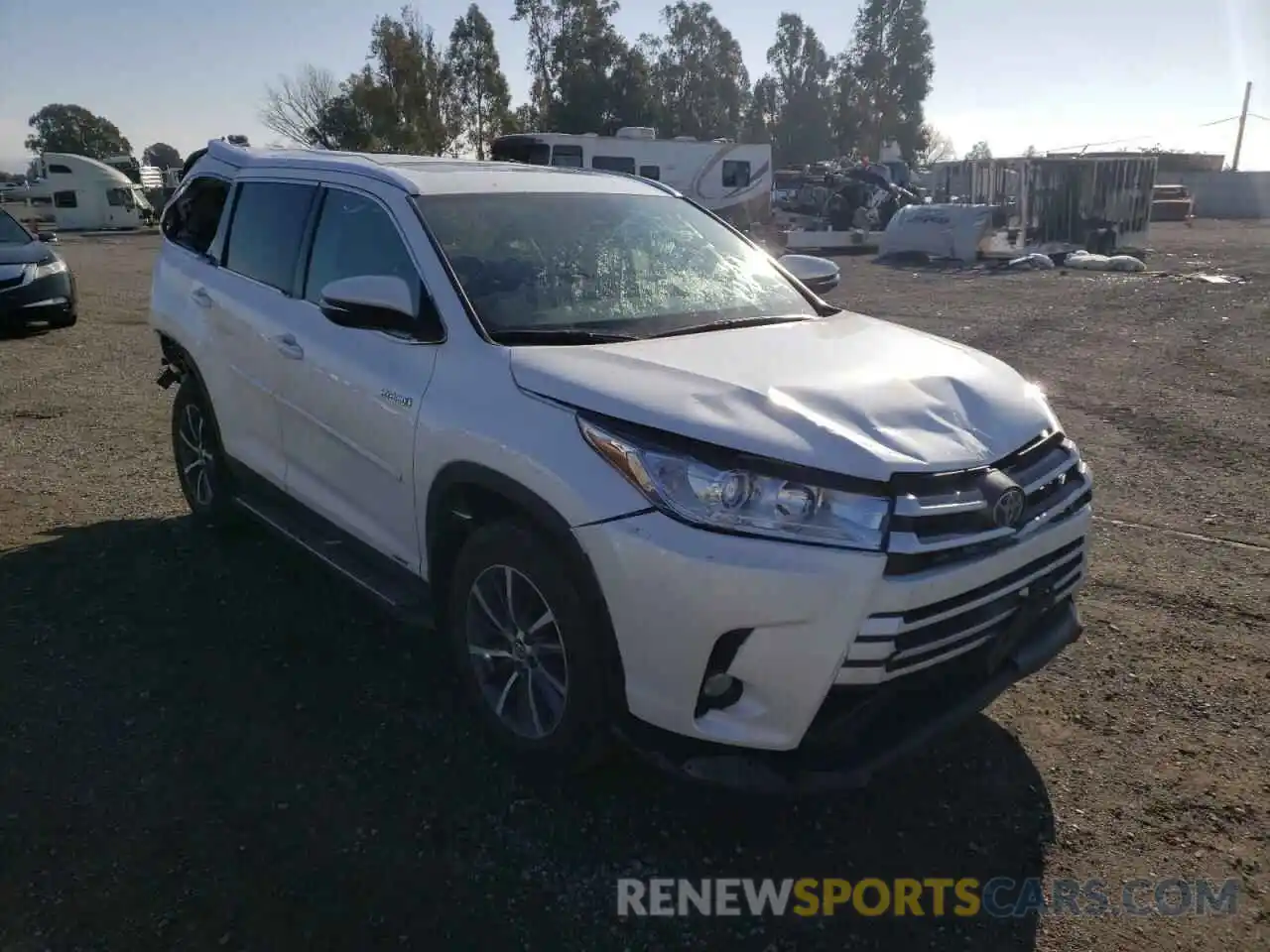 4 Photograph of a damaged car 5TDJGRFHXKS069795 TOYOTA HIGHLANDER 2019