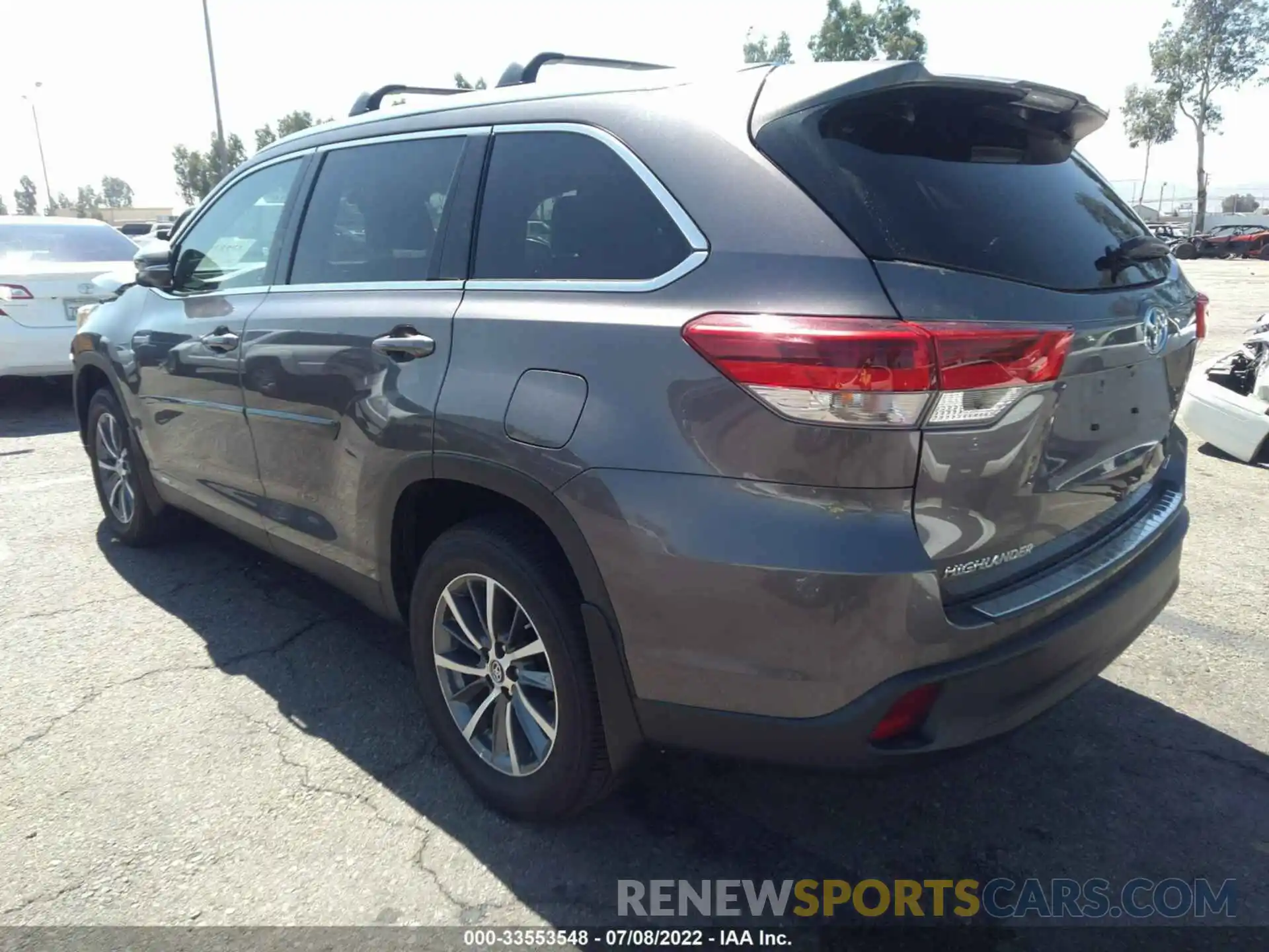 3 Photograph of a damaged car 5TDJGRFHXKS075550 TOYOTA HIGHLANDER 2019