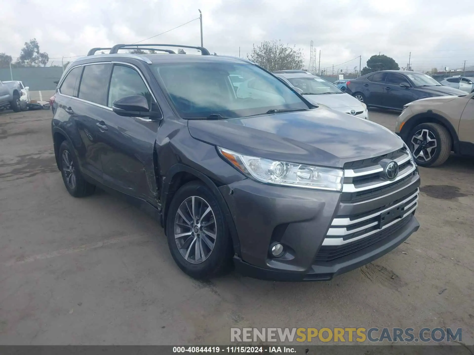 1 Photograph of a damaged car 5TDJZRFH0KS564520 TOYOTA HIGHLANDER 2019